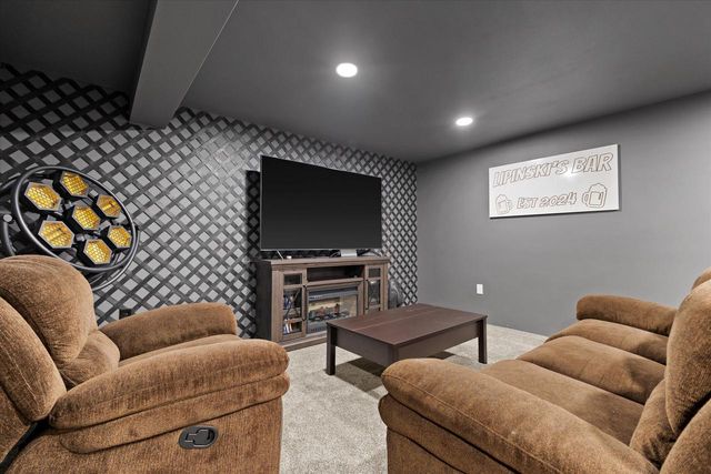 N58W18335 Juniper LANE, Menomonee Falls, WI 53051