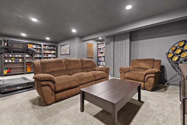 N58W18335 Juniper LANE, Menomonee Falls, WI 53051