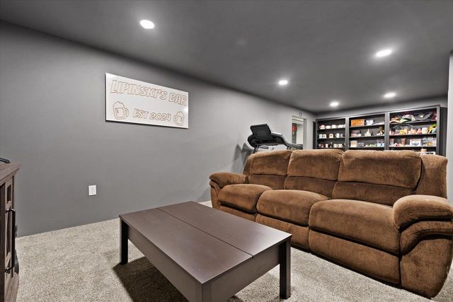 N58W18335 Juniper LANE, Menomonee Falls, WI 53051