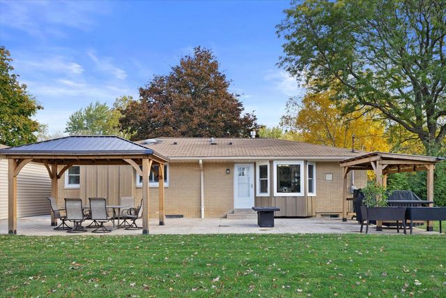 N58W18335 Juniper LANE, Menomonee Falls, WI 53051