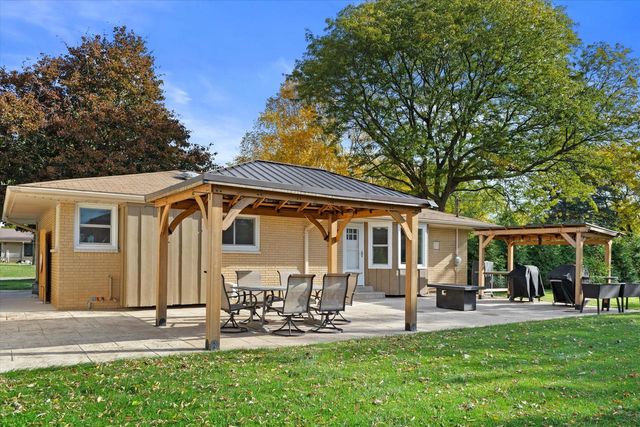 N58W18335 Juniper LANE, Menomonee Falls, WI 53051