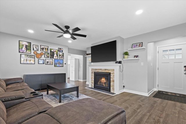 N58W18335 Juniper LANE, Menomonee Falls, WI 53051