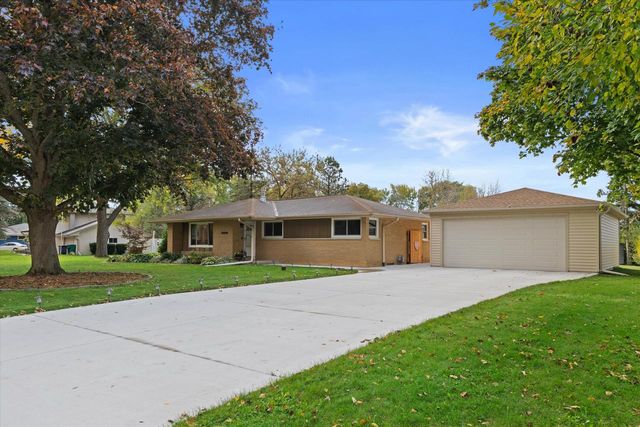 N58W18335 Juniper LANE, Menomonee Falls, WI 53051