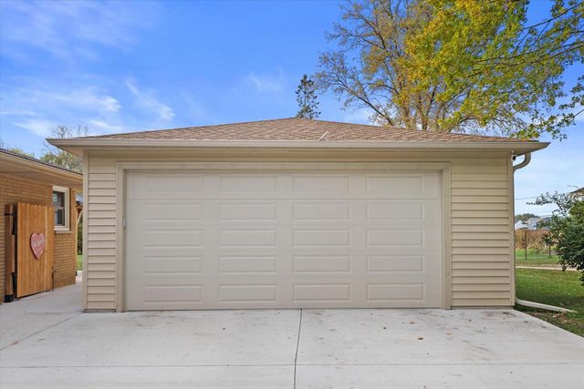 N58W18335 Juniper LANE, Menomonee Falls, WI 53051