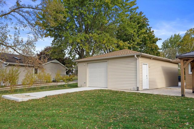 N58W18335 Juniper LANE, Menomonee Falls, WI 53051