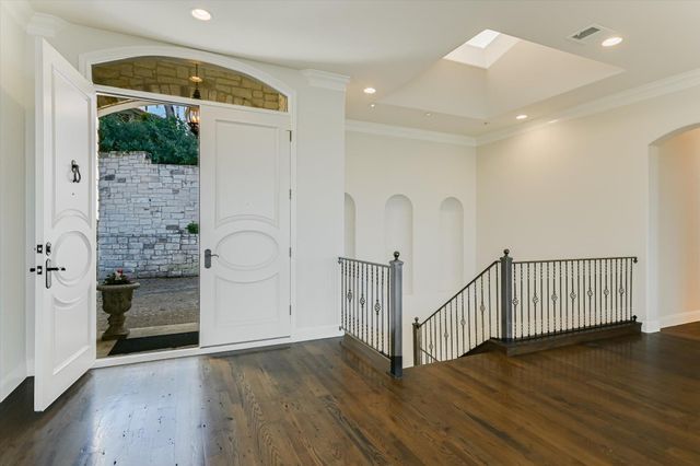 216 CORINTHIAN ST, Lakeway, TX 78734