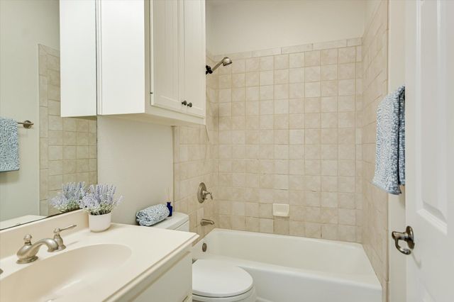 216 CORINTHIAN ST, Lakeway, TX 78734