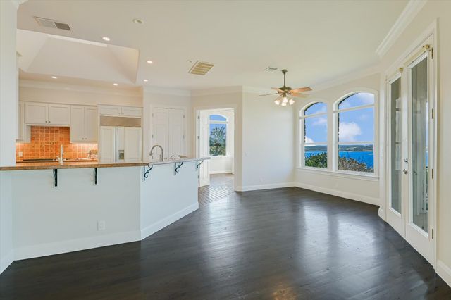 216 CORINTHIAN ST, Lakeway, TX 78734