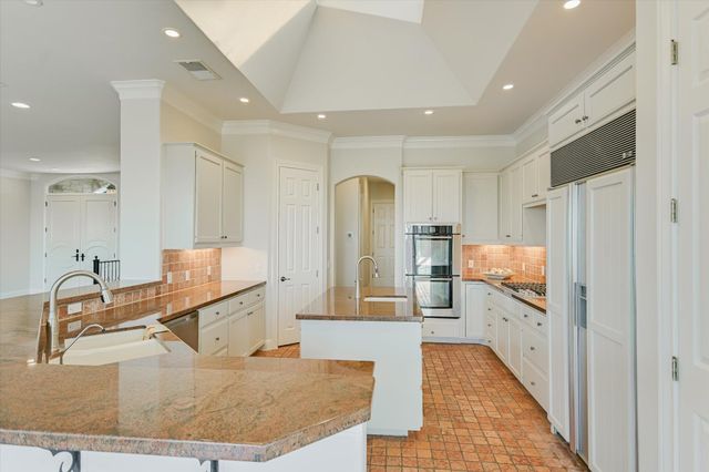 216 CORINTHIAN ST, Lakeway, TX 78734