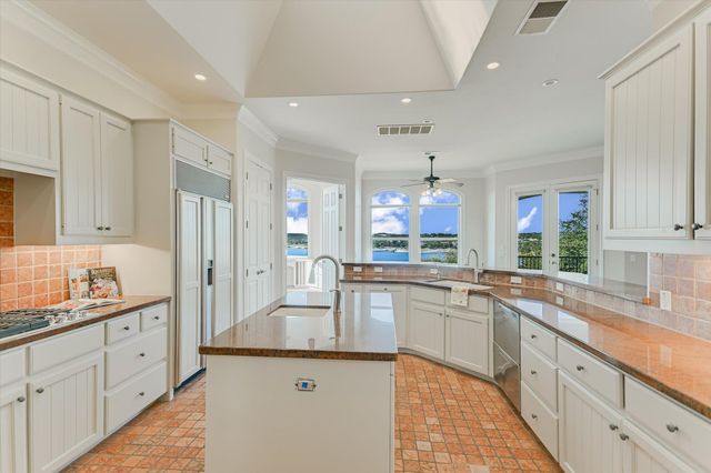 216 CORINTHIAN ST, Lakeway, TX 78734