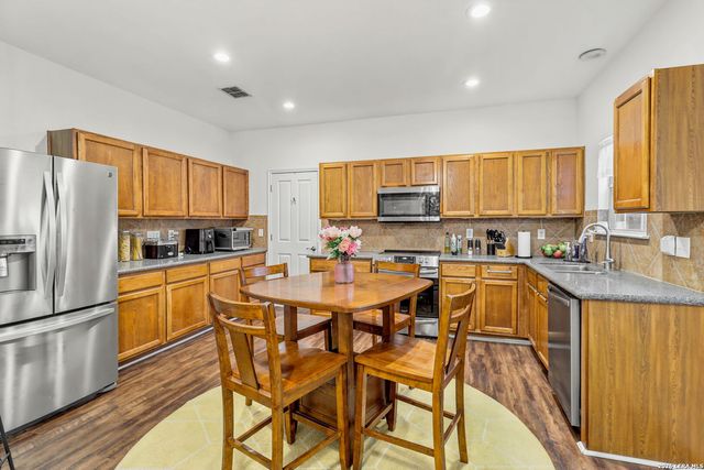 1006 Candlenut, San Antonio, TX 78245