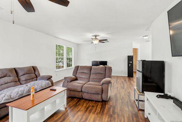 1006 Candlenut, San Antonio, TX 78245