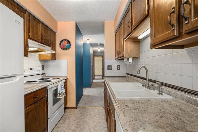 13020 S Raintree Drive, Olathe, KS 66062
