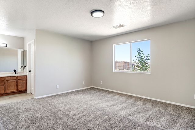 5041 27th Avenue NE, Rio Rancho, NM 87144