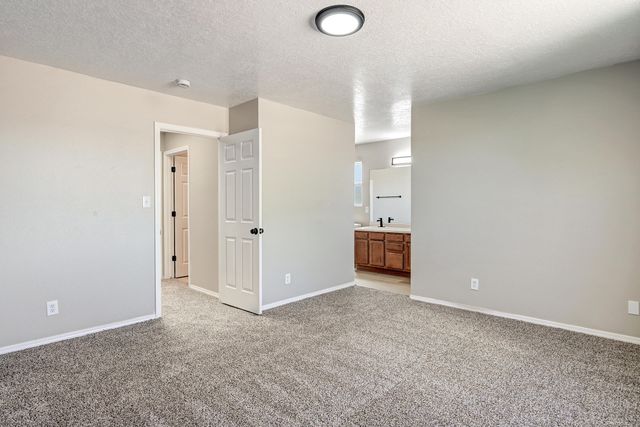 5041 27th Avenue NE, Rio Rancho, NM 87144