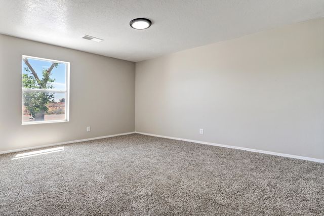 5041 27th Avenue NE, Rio Rancho, NM 87144