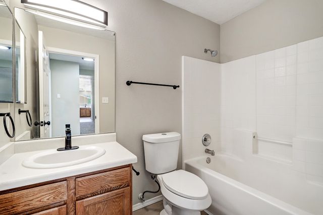 5041 27th Avenue NE, Rio Rancho, NM 87144