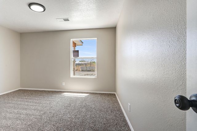 5041 27th Avenue NE, Rio Rancho, NM 87144