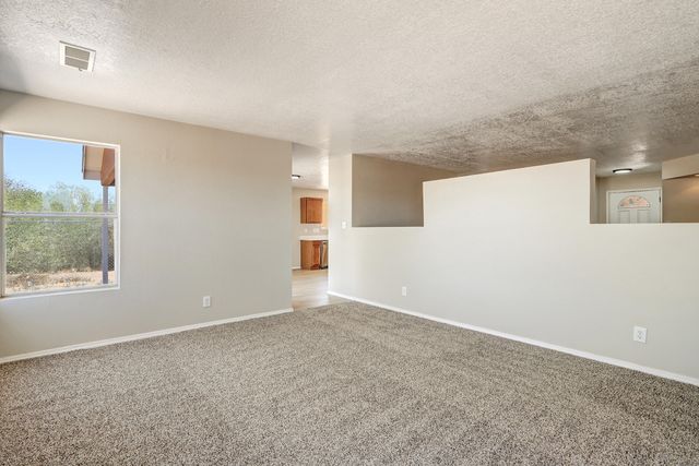5041 27th Avenue NE, Rio Rancho, NM 87144