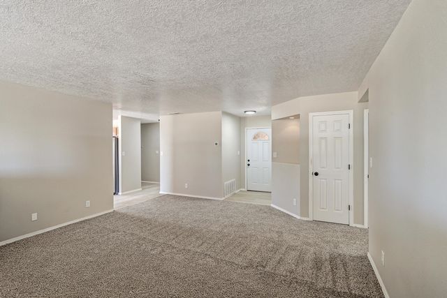 5041 27th Avenue NE, Rio Rancho, NM 87144