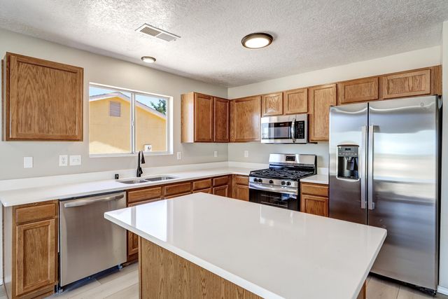 5041 27th Avenue NE, Rio Rancho, NM 87144
