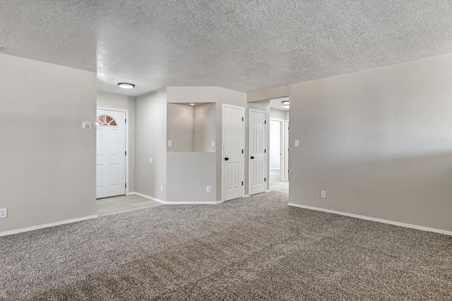 5041 27th Avenue NE, Rio Rancho, NM 87144