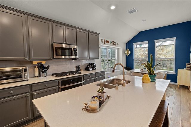 1912 Hollowcreek Trail, Lewisville, TX 75010