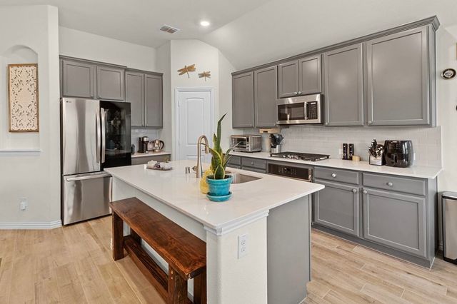 1912 Hollowcreek Trail, Lewisville, TX 75010