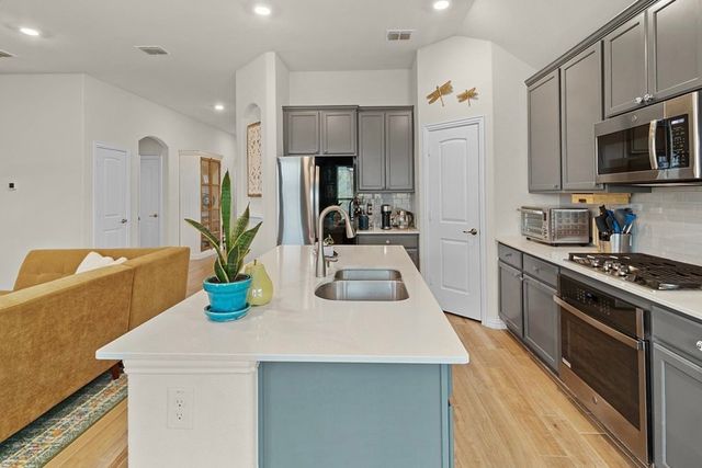 1912 Hollowcreek Trail, Lewisville, TX 75010