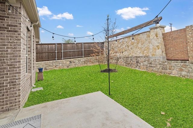 1912 Hollowcreek Trail, Lewisville, TX 75010