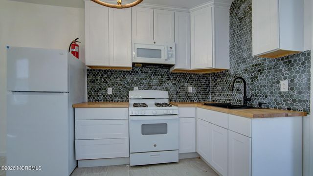 19 Bayview Avenue, Keansburg, NJ 07734
