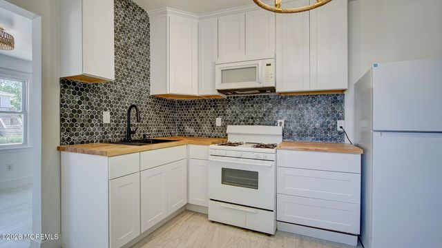 19 Bayview Avenue, Keansburg, NJ 07734