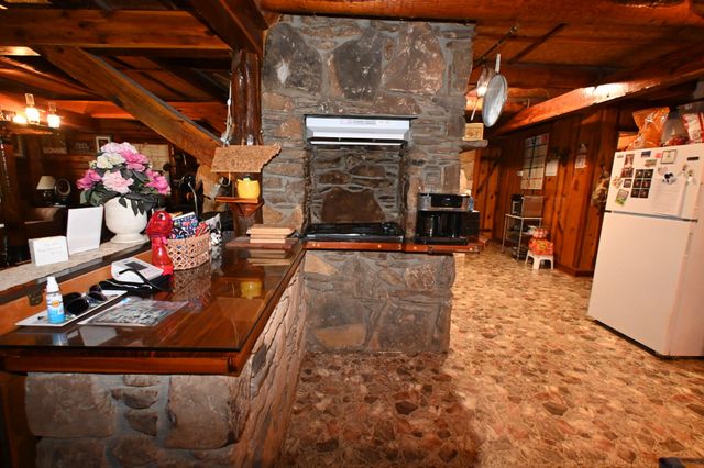 8821 Highway 412, E, Linden, TN 37096