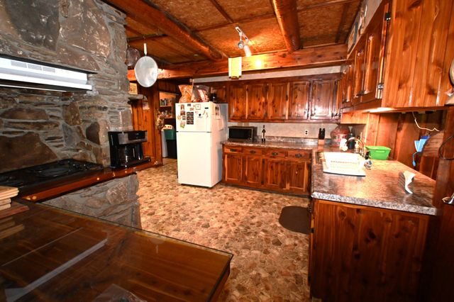 8821 Highway 412, E, Linden, TN 37096