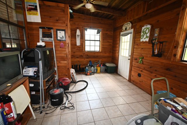 8821 Highway 412, E, Linden, TN 37096