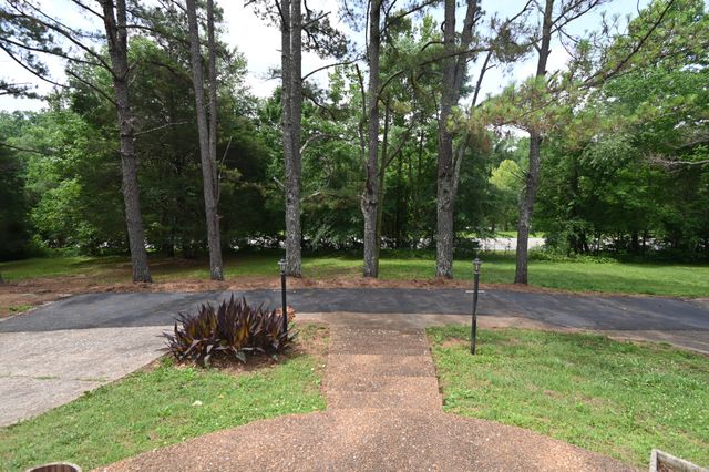 8821 Highway 412, E, Linden, TN 37096