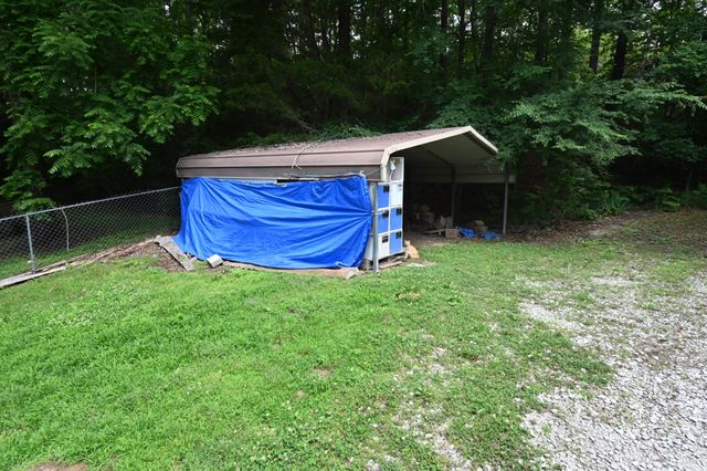 8821 Highway 412, E, Linden, TN 37096