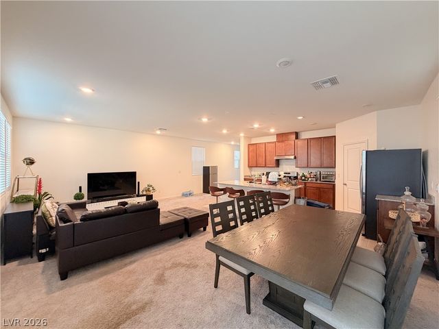 7008 Dandelion Park Avenue, Las Vegas, NV 89113