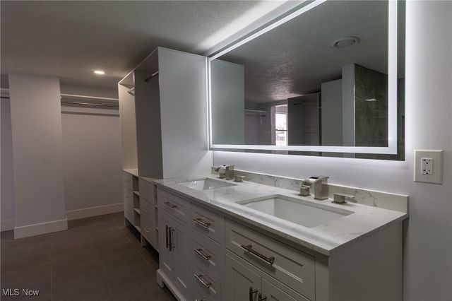 33621 Henwell Road, Columbia Station, OH 44028