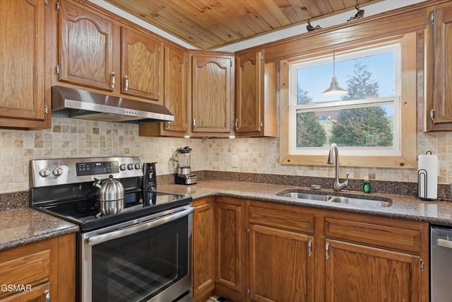 3180 Covemont Road, Sevierville, TN 37862