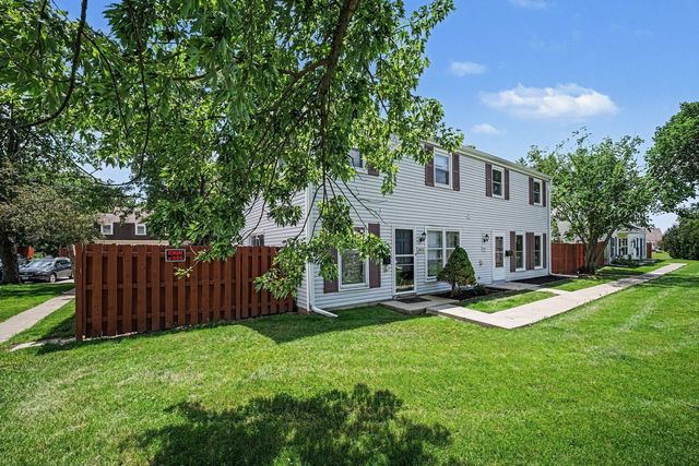 1801 Jamestown Circle, Hoffman Estates, IL 60169
