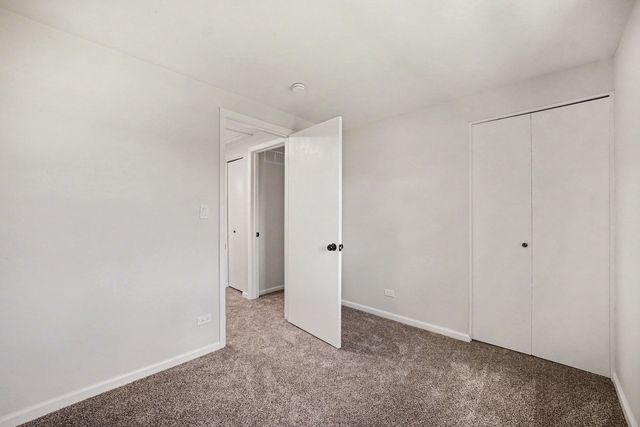 1801 Jamestown Circle, Hoffman Estates, IL 60169