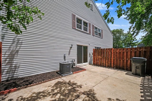1801 Jamestown Circle, Hoffman Estates, IL 60169