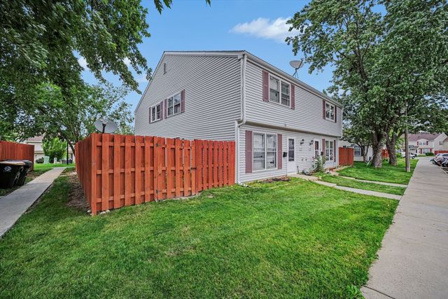 1801 Jamestown Circle, Hoffman Estates, IL 60169