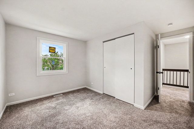 1801 Jamestown Circle, Hoffman Estates, IL 60169
