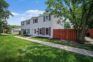 1801 Jamestown Circle, Hoffman Estates, IL 60169