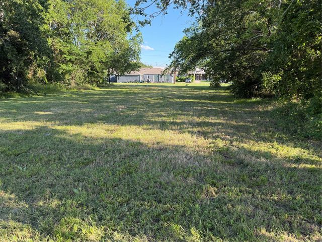 808 E Third St, Bonham, TX 75418