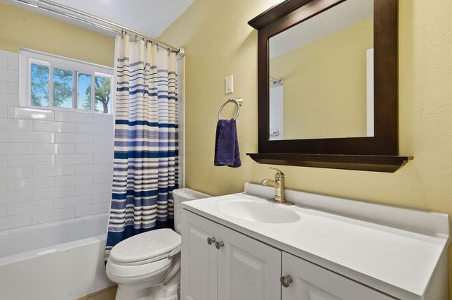 23235 Broadmoor Ct., Auburn, CA 95602