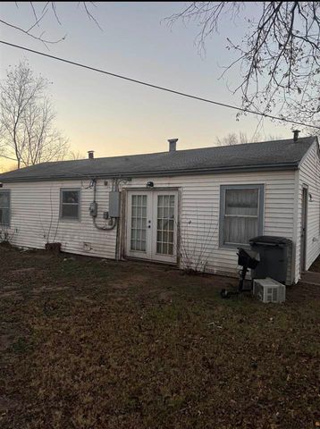 2817 SW I Ave, Lawton, OK 73505