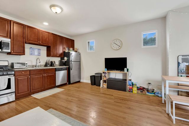 2456 N Hamlin Avenue 3N, Chicago, IL 60647